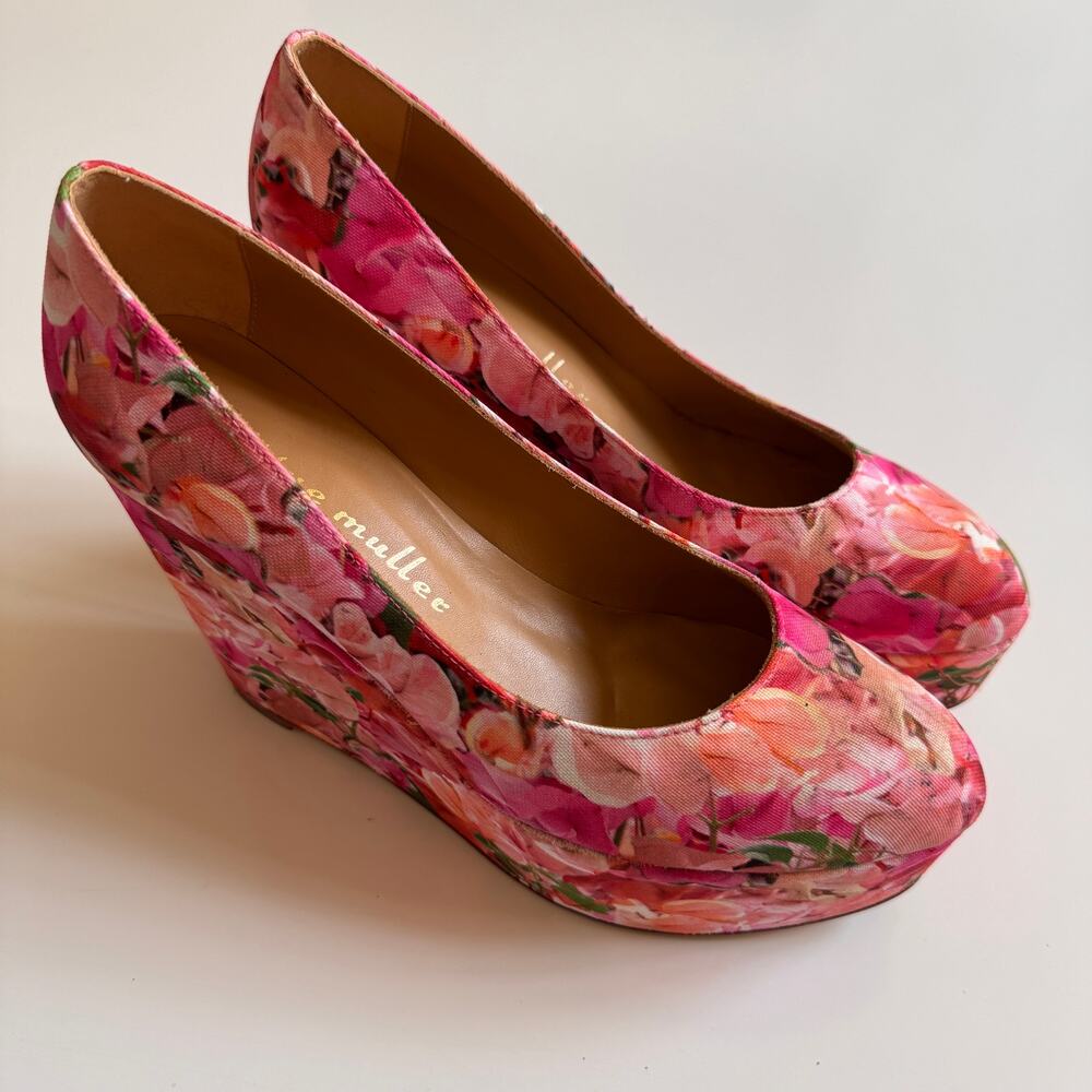 Bettye Muller Pink Floral Fabric Platform Wedge Shoes Pumps Unworn Size 38 US 8